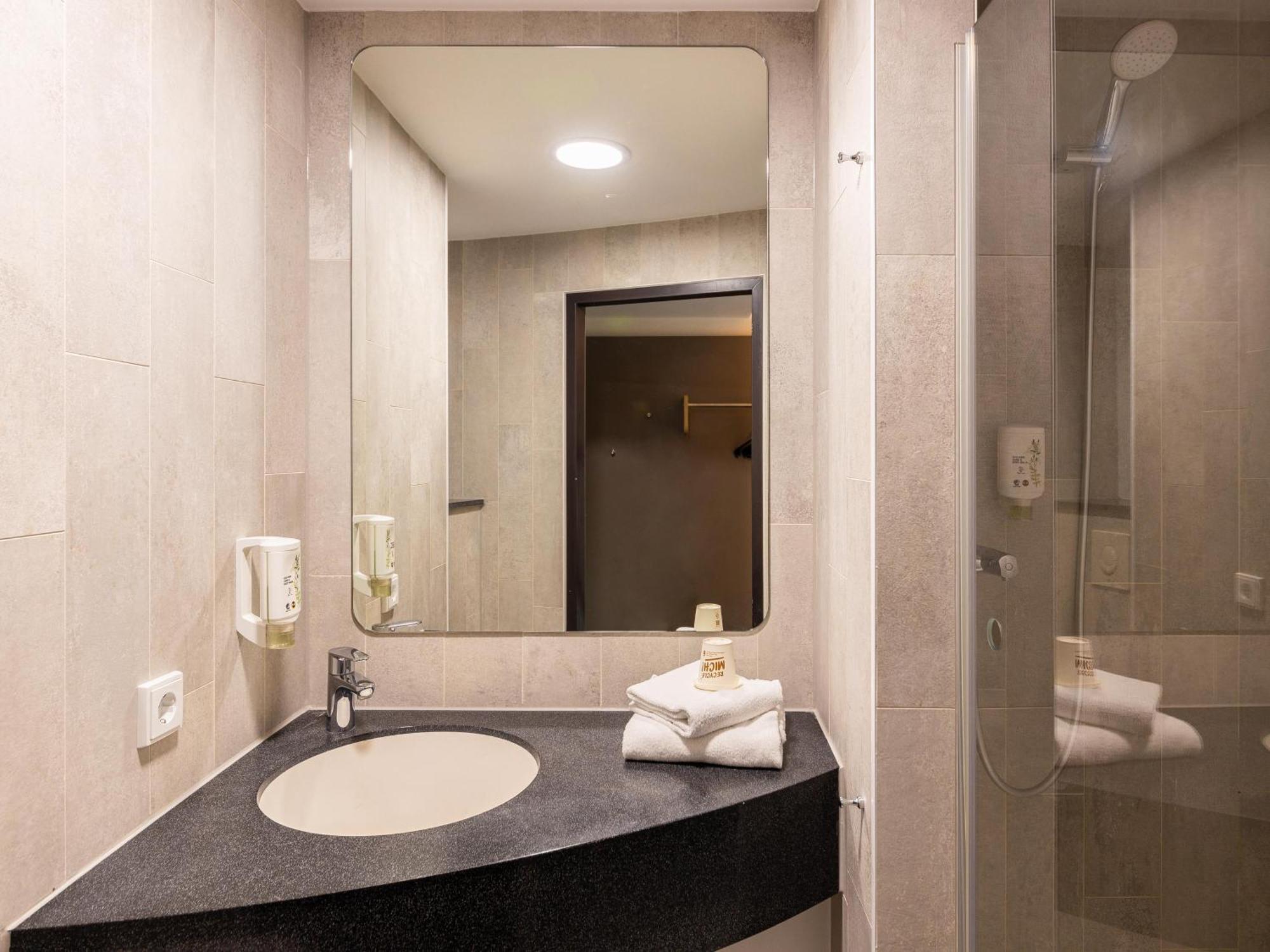B&B Hotel Essen-City ภายนอก รูปภาพ